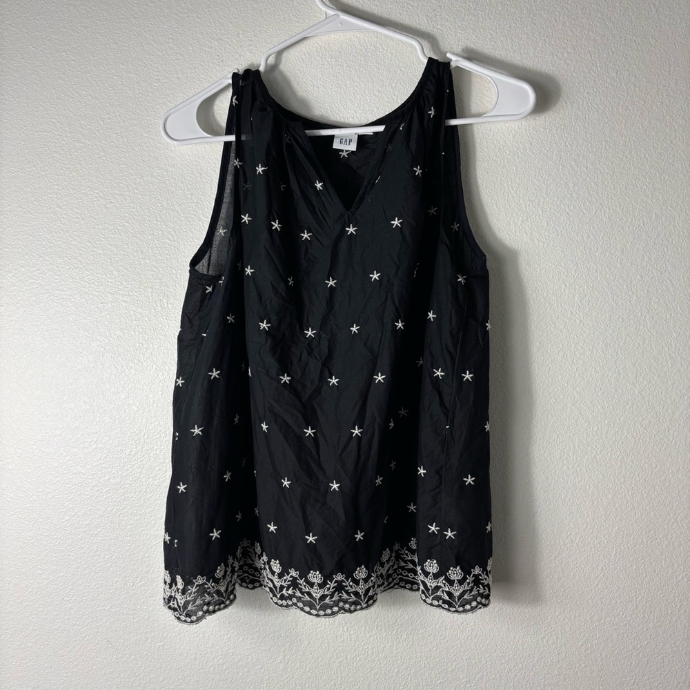 Gap Black Star Embroidered Sleeveless Top Scalloped Hem M